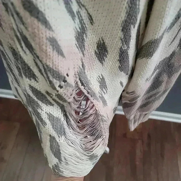 Umgee distressed animal print chunky knit sweater women's XL NWT - Picture 3 of 8